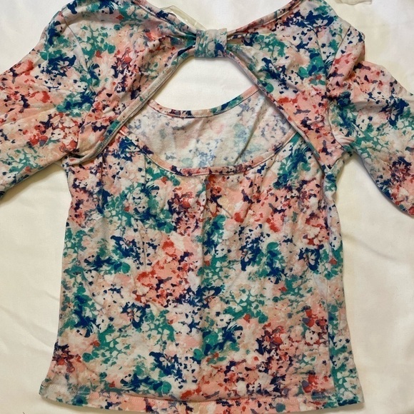 About a Girl size small floral crop top - Picture 4 of 5